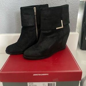 Johnston & Murphy Cuff Bootie (Black Waxy Suede)